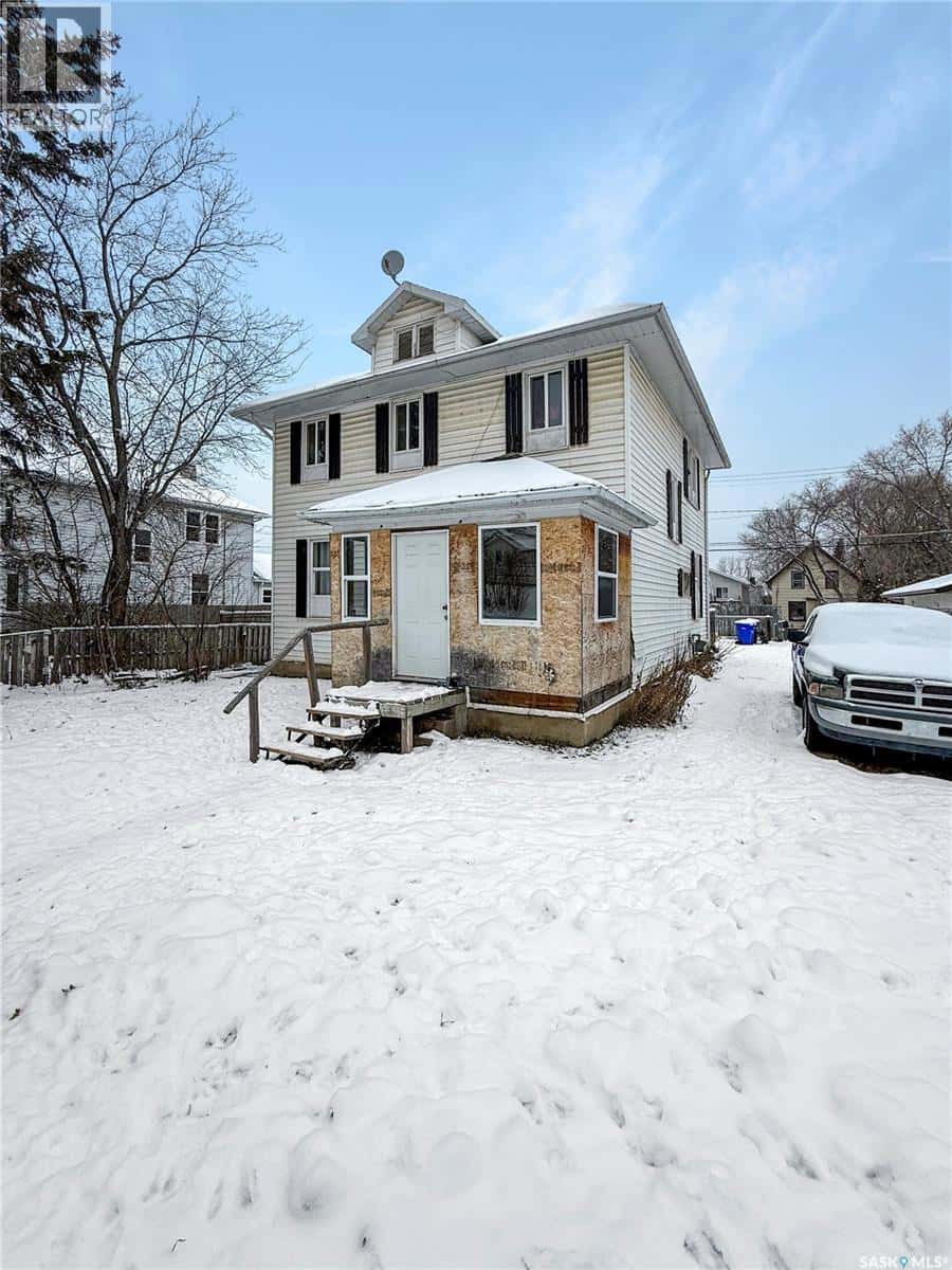 538 13th STREET W — Prince Albert, Saskatchewan - Photo 4 of 13