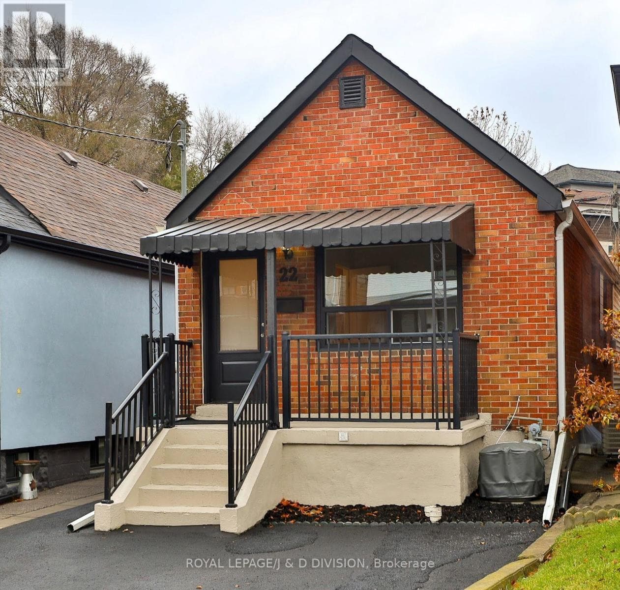 22 HOLMESDALE ROAD — Toronto (Caledonia-Fairbank), Ontario - Main photo