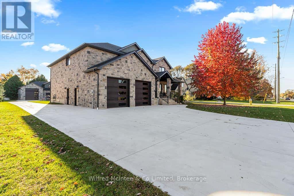 72 VICTORIA STREET S — Saugeen Shores, Ontario - Photo 2 of 50