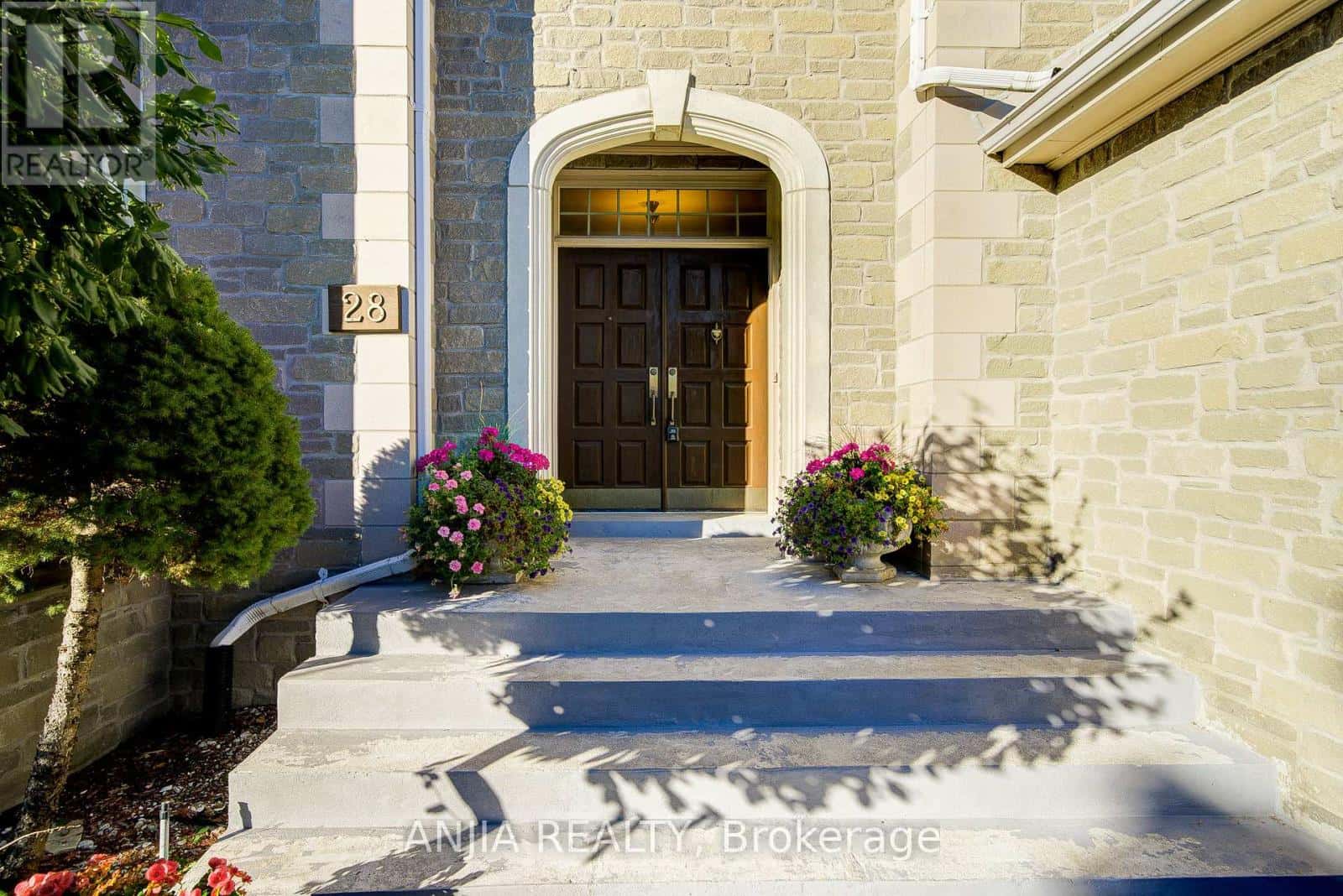 28 EDMUND CRESCENT — Richmond Hill (Bayview Hill), Ontario - Photo 3 of 50