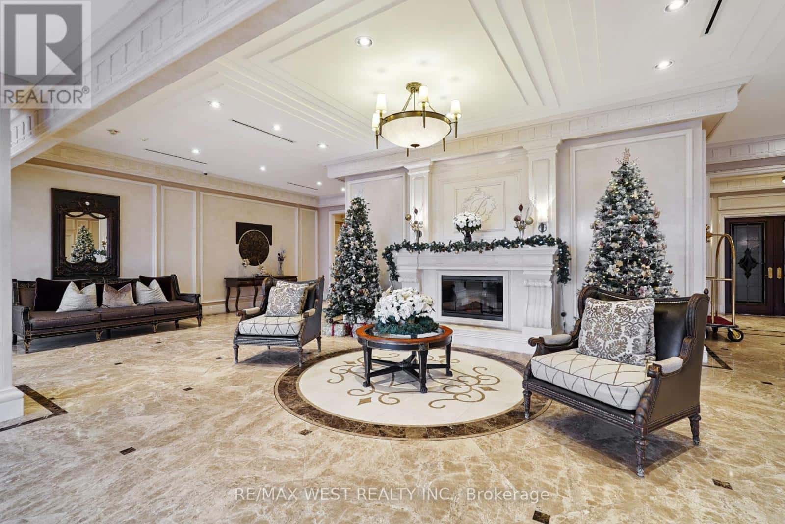 407 - 9235 JANE STREET — Vaughan (Maple), Ontario - Photo 2 of 19