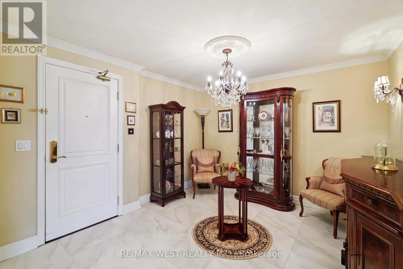 407 - 9235 JANE STREET — Vaughan (Maple), Ontario - Photo 3 of 19