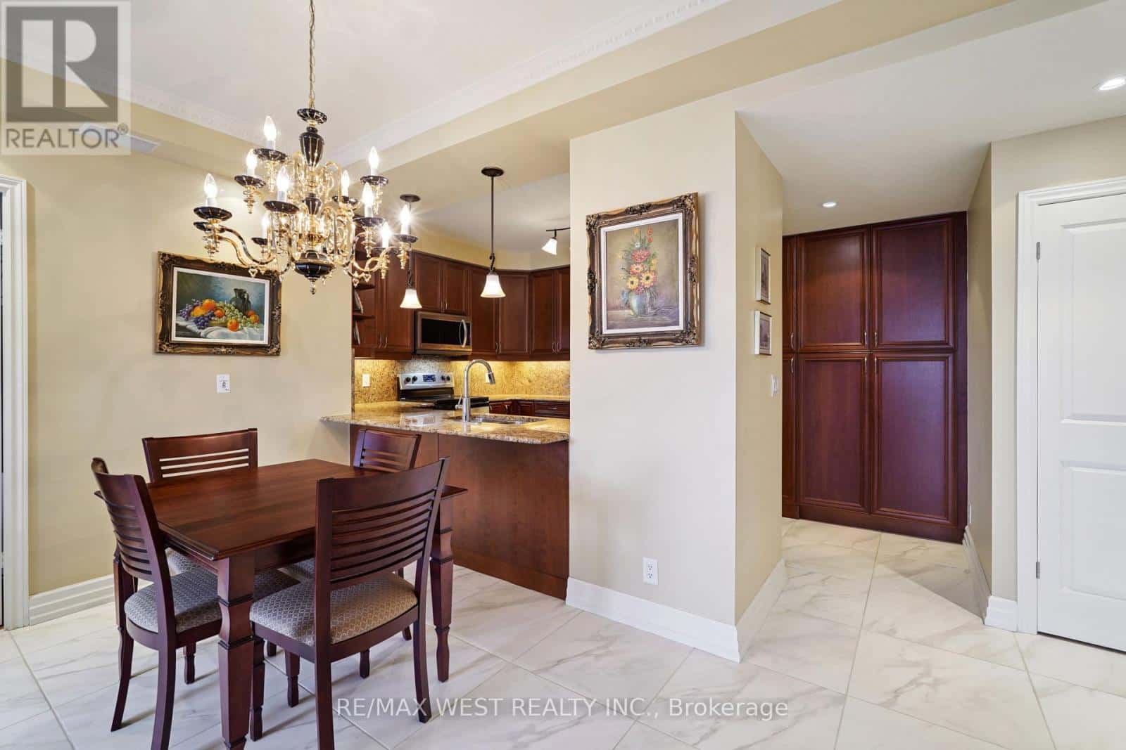 407 - 9235 JANE STREET — Vaughan (Maple), Ontario - Photo 5 of 19