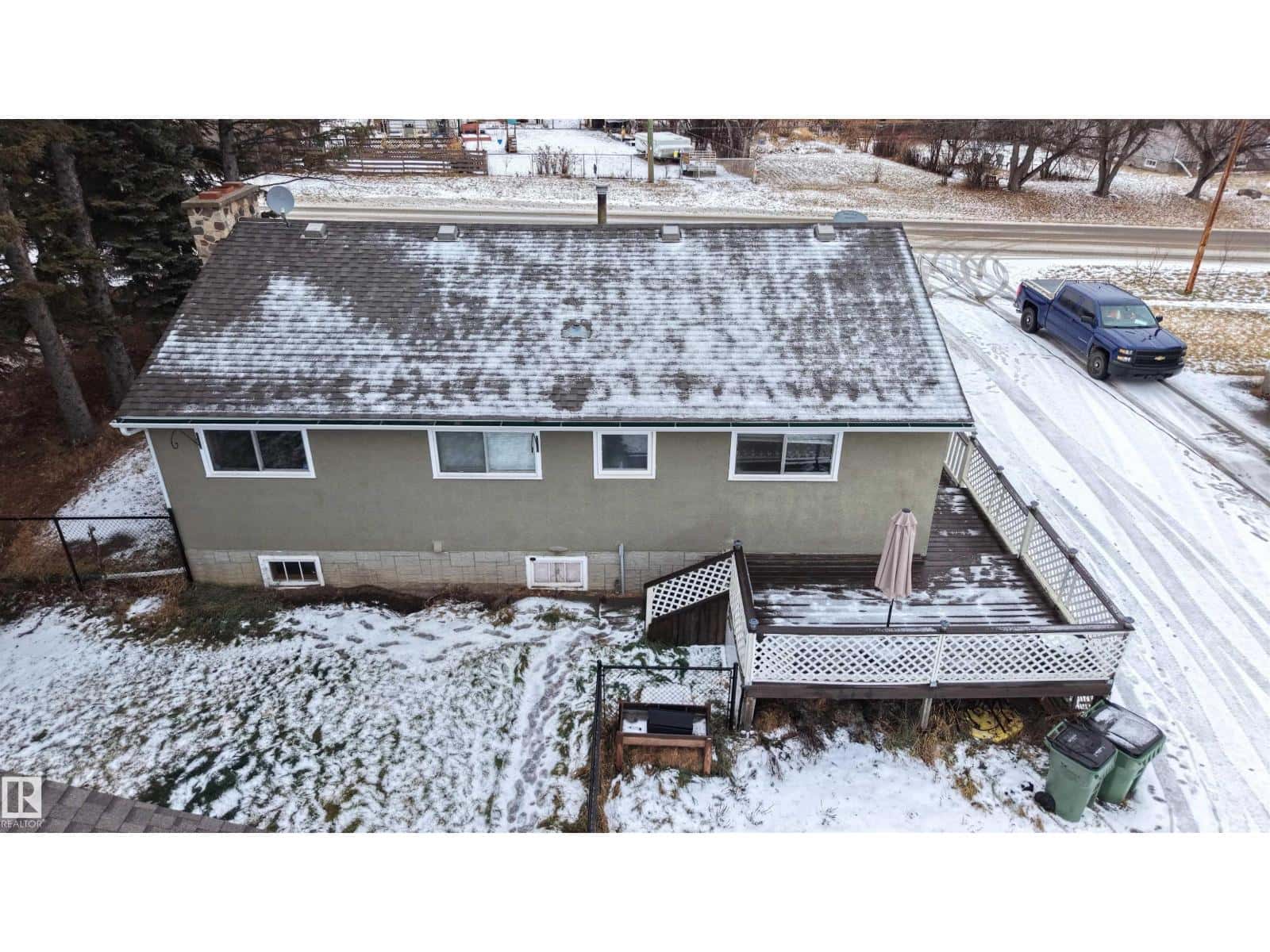 5015 47 Ave — Onoway, Alberta - Photo 5 of 57