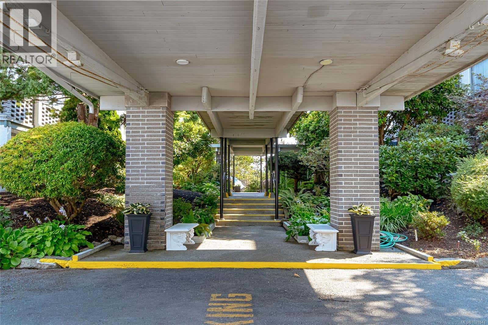 108 2040 White Birch Rd — Sidney, British Columbia - Photo 4 of 38