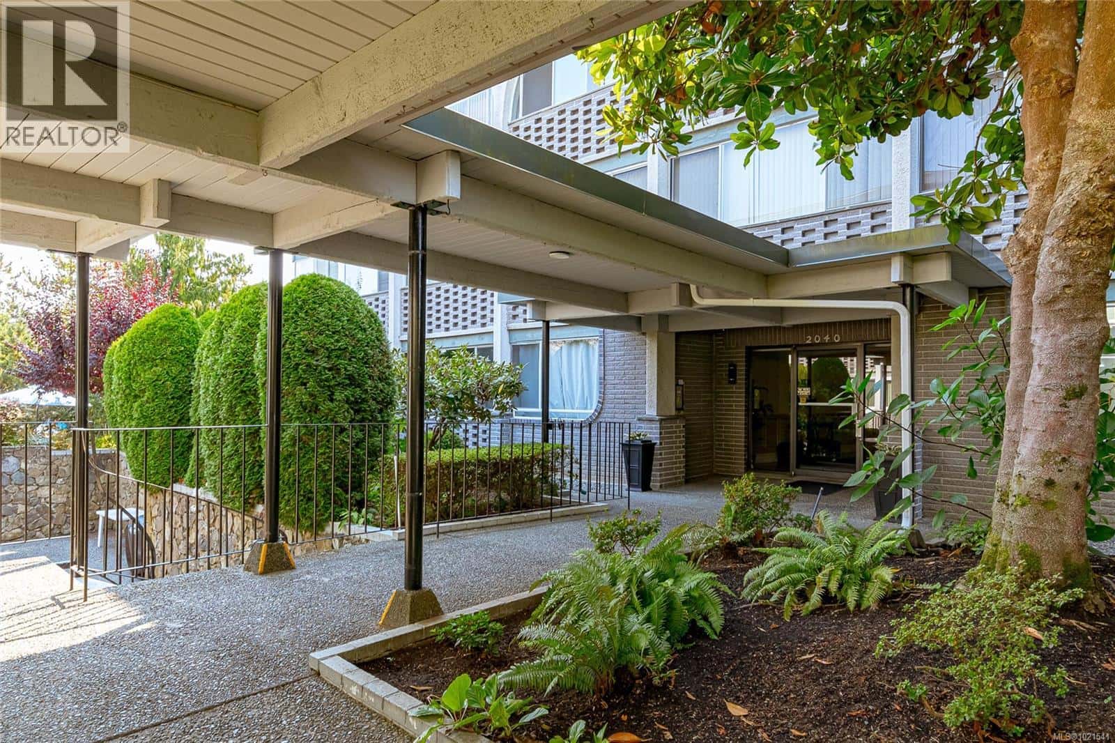 108 2040 White Birch Rd — Sidney, British Columbia - Photo 5 of 38