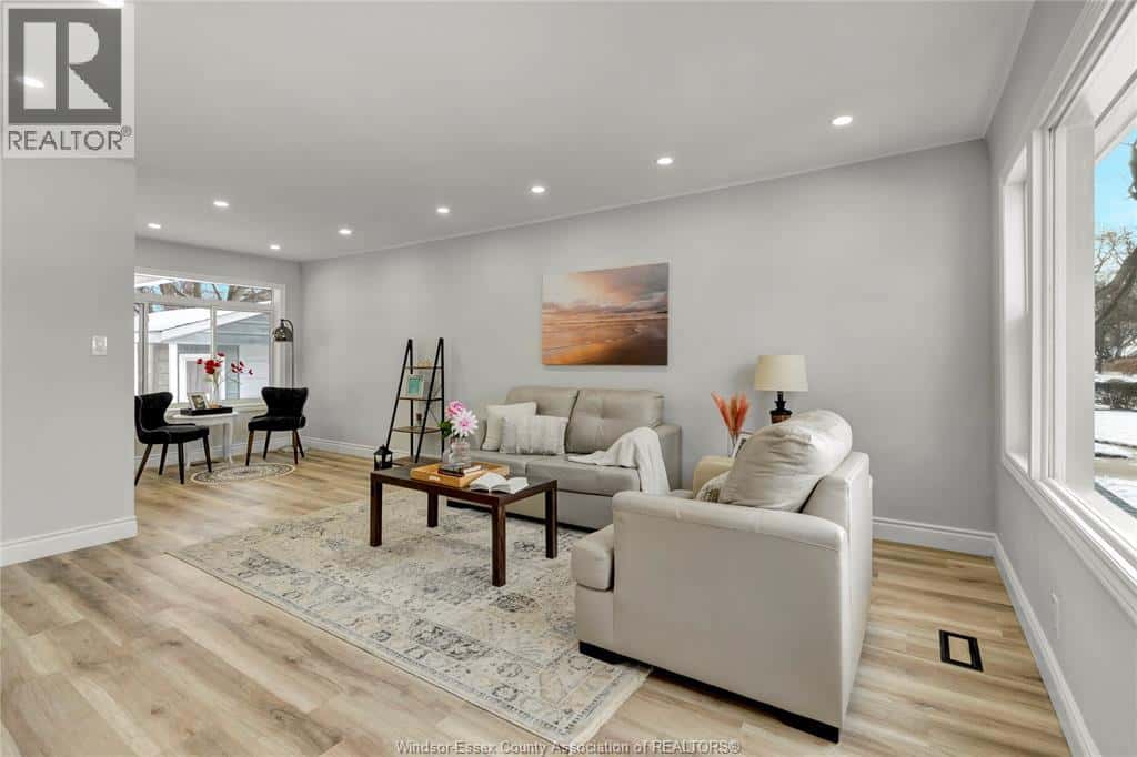 3104 ACADEMY — Windsor, Ontario - Photo 4 of 39