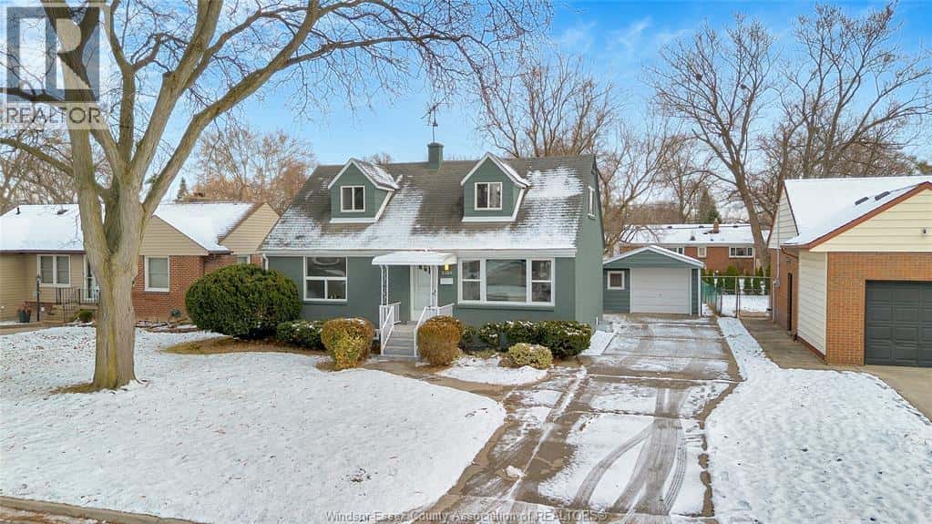 3104 ACADEMY — Windsor, Ontario - Photo 2 of 39