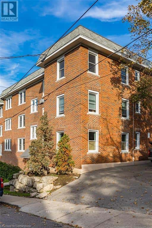 14 - 25 MOUNTWOOD AVENUE — Hamilton (Durand), Ontario - Photo 3 of 30