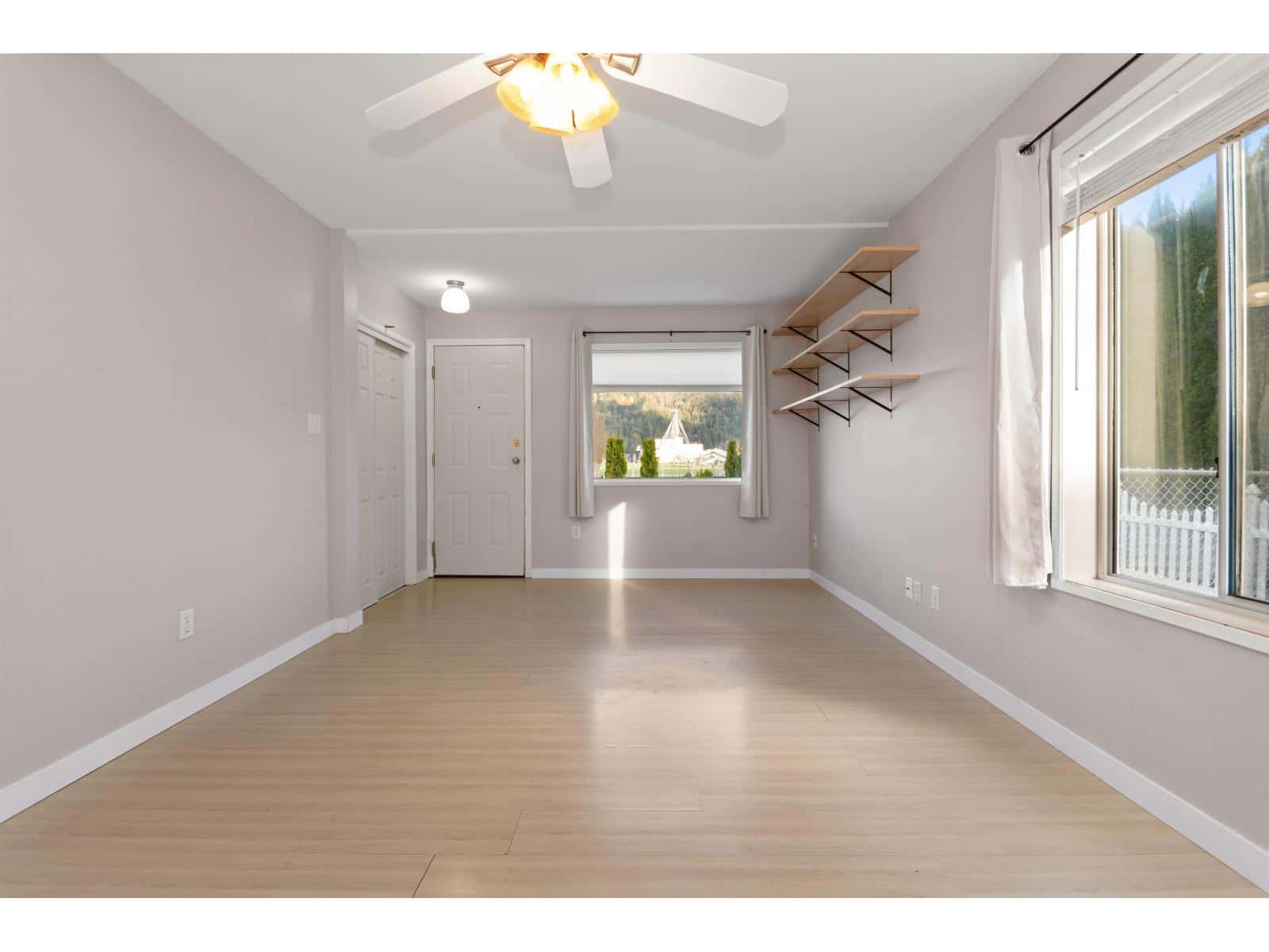 6882 LOUGHEED HIGHWAY, Agassiz — Agassiz, British Columbia - Photo 3 of 29