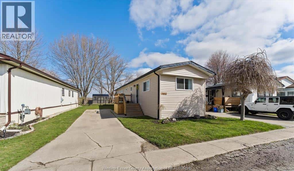 388 NORTH MALDEN — Essex, Ontario - Photo 2 of 29