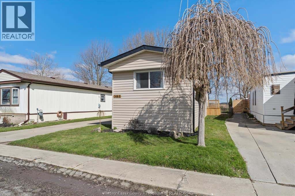 388 NORTH MALDEN — Essex, Ontario - Photo 3 of 29