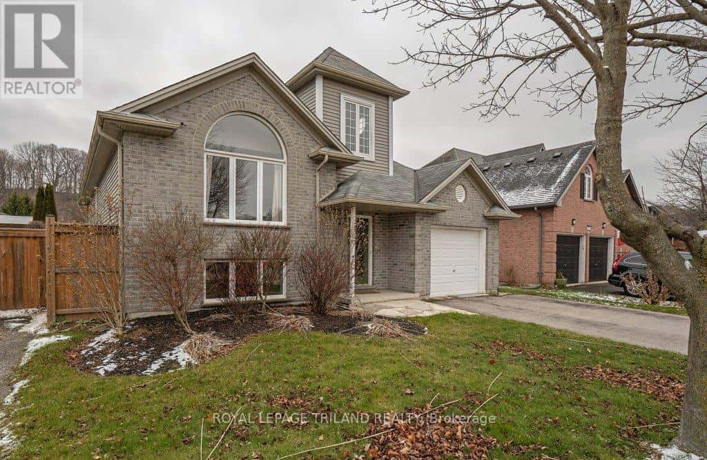 307 FRANCES STREET — Central Elgin, Ontario - Photo 3 of 47