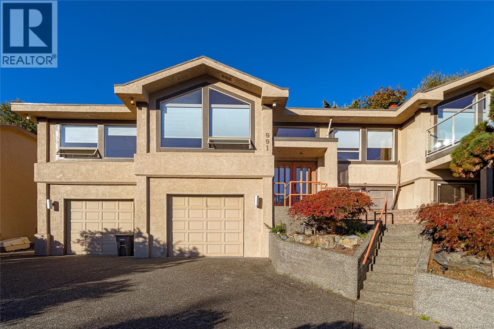 991 Seapearl Pl — Saanich, British Columbia - Main photo