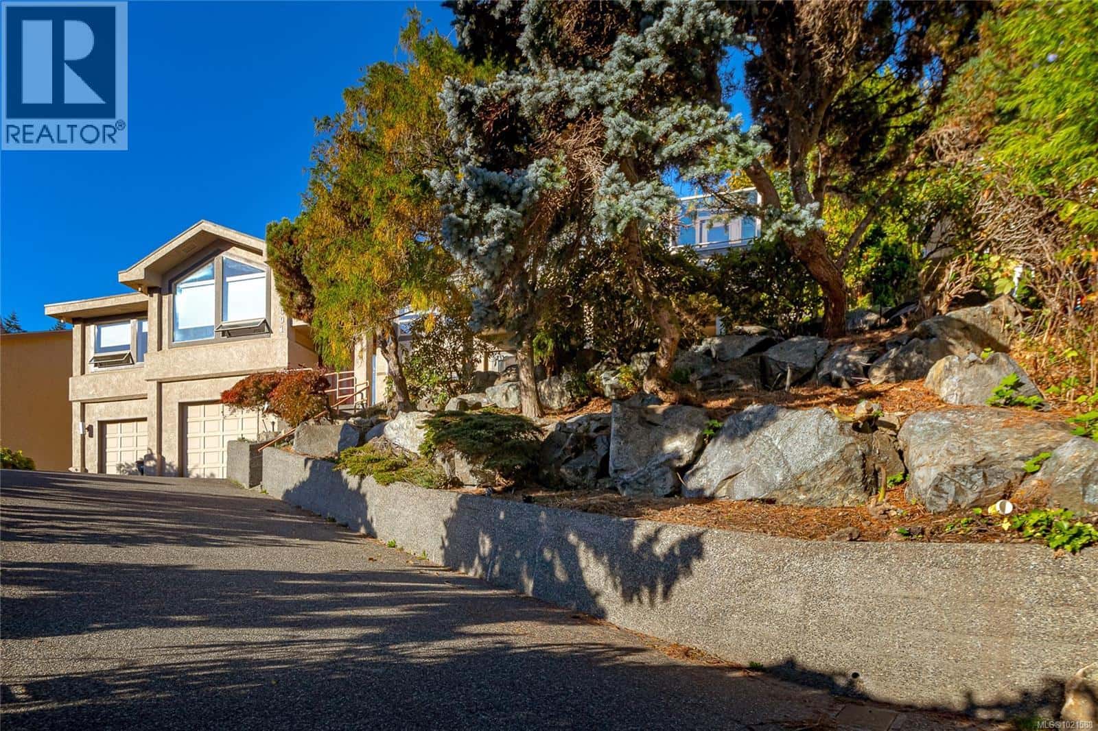 991 Seapearl Pl — Saanich, British Columbia - Photo 4 of 64