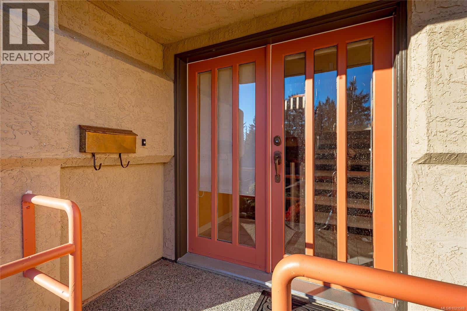 991 Seapearl Pl — Saanich, British Columbia - Photo 5 of 64