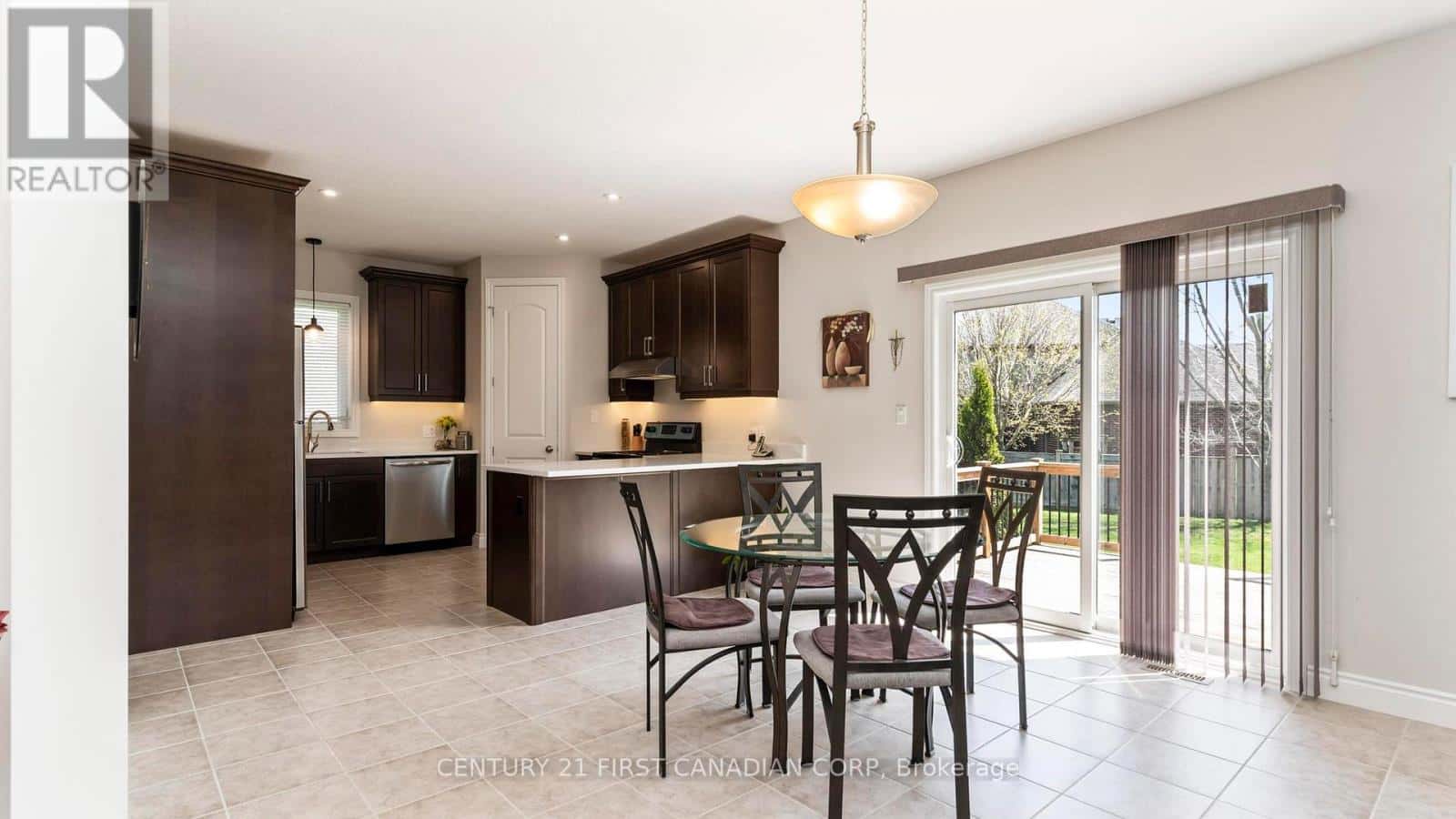 102 CAVERHILL CRESCENT — Middlesex Centre (Komoka), Ontario - Photo 5 of 50