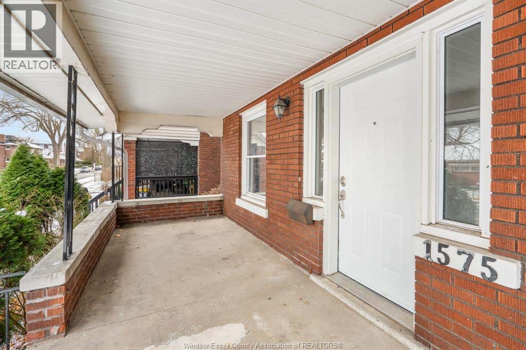 1575 CHURCH STREET — Windsor, Ontario - Photo 2 of 33