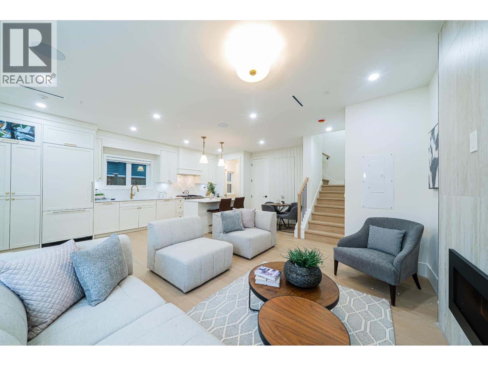 3460 WELWYN STREET — Vancouver, British Columbia - Photo 5 of 35