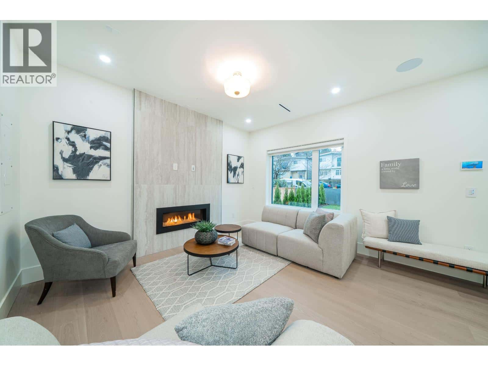 3460 WELWYN STREET — Vancouver, British Columbia - Photo 3 of 35