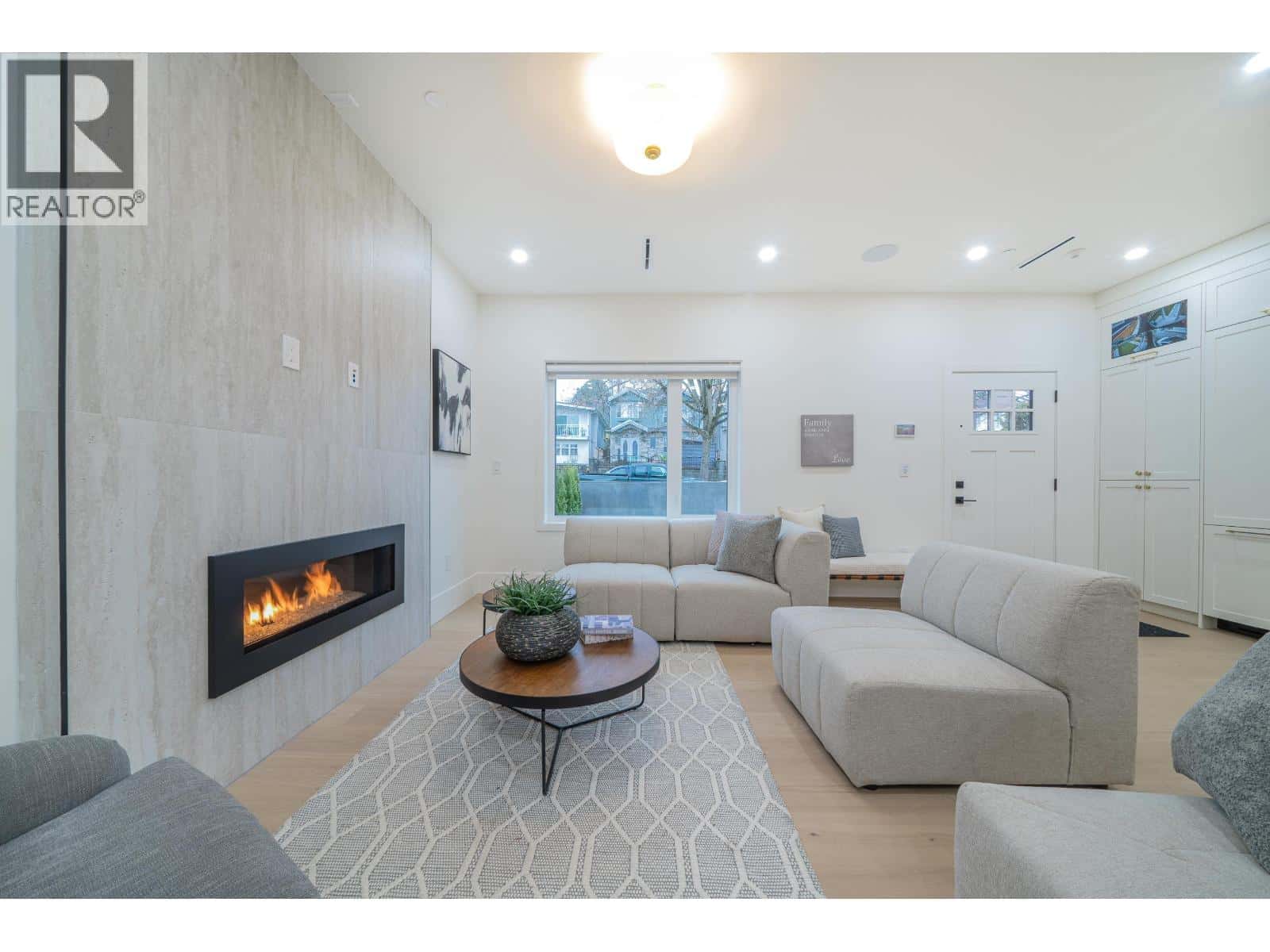 3460 WELWYN STREET — Vancouver, British Columbia - Photo 4 of 35