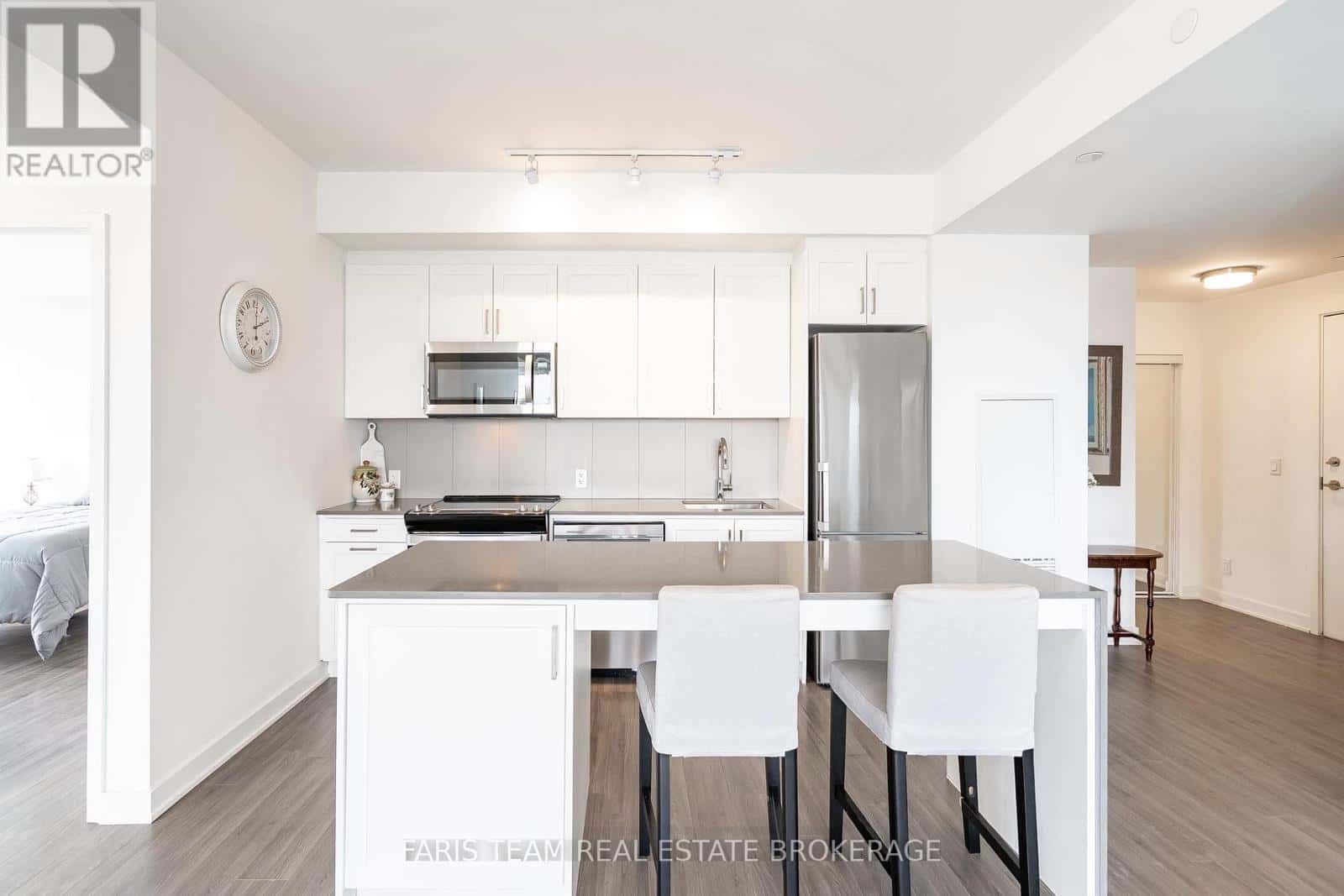 311 - 681 YONGE STREET — Barrie (Painswick South), Ontario - Photo 5 of 32