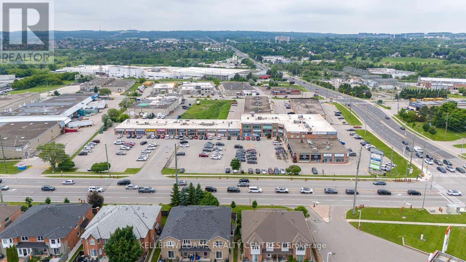 30 - 16700 BAYVIEW AVENUE — Newmarket (Stonehaven-Wyndham), Ontario - Photo 2 of 3