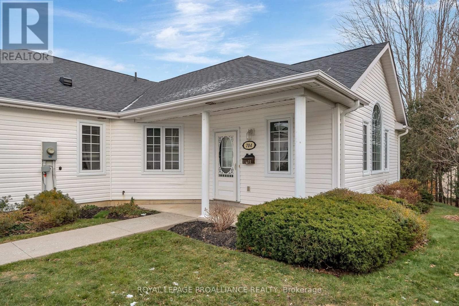 704 - 1055 BIRCHWOOD TRAIL — Cobourg, Ontario - Main photo