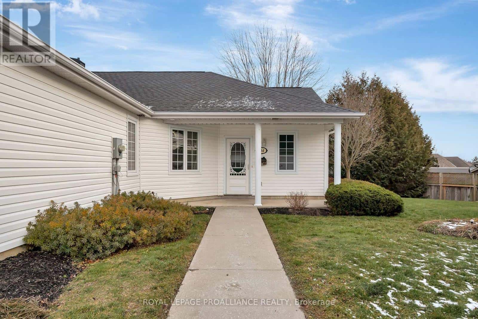 704 - 1055 BIRCHWOOD TRAIL — Cobourg, Ontario - Photo 3 of 50