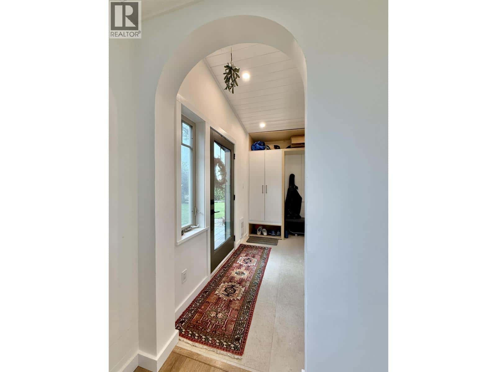 962 CEMETERY ROAD — Gibsons, British Columbia - Photo 5 of 36