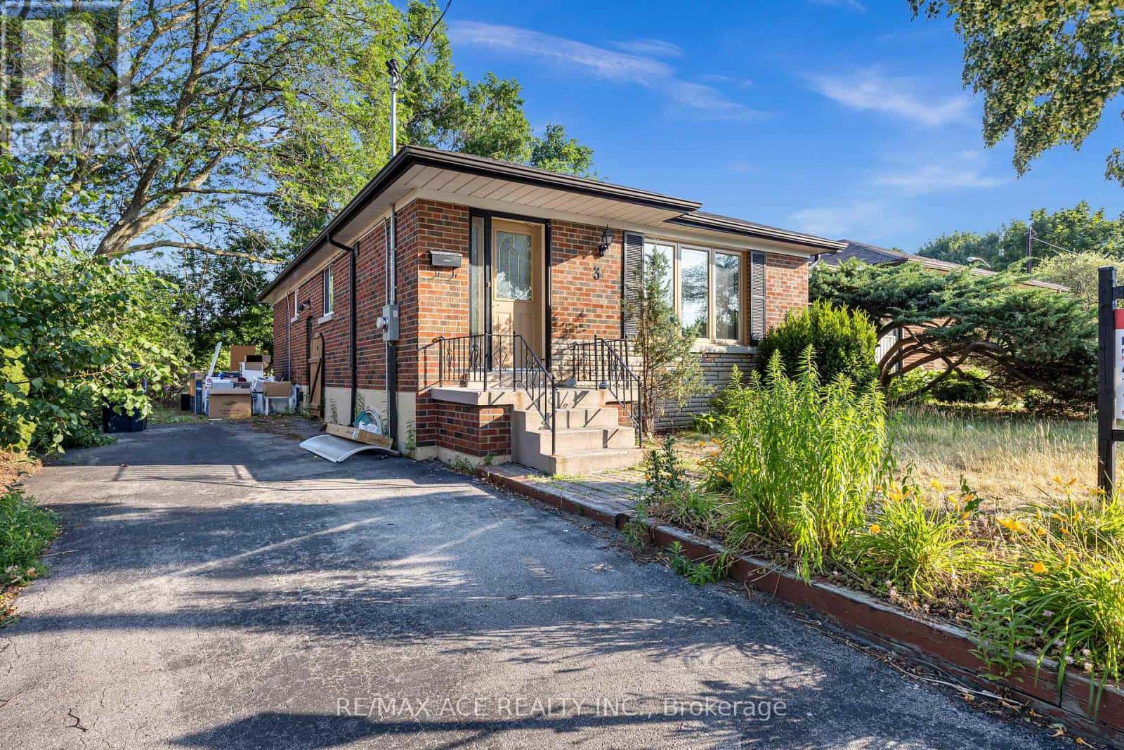 3 HOGAN DRIVE — Toronto (Woburn), Ontario - Photo 2 of 39