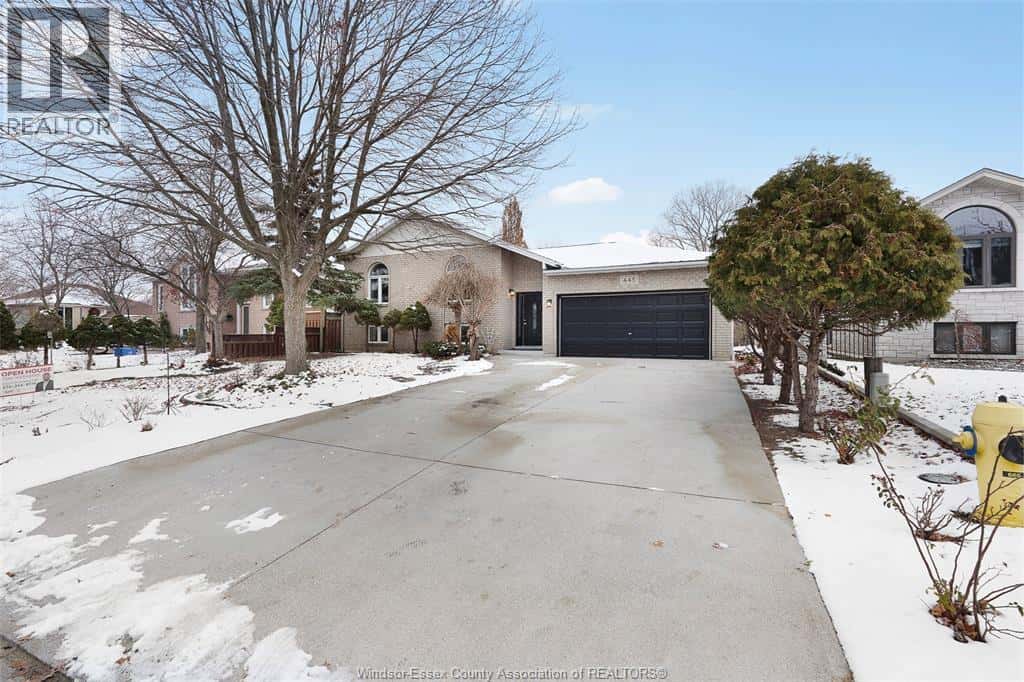 445 Olcott AVENUE — LaSalle, Ontario - Photo 2 of 34