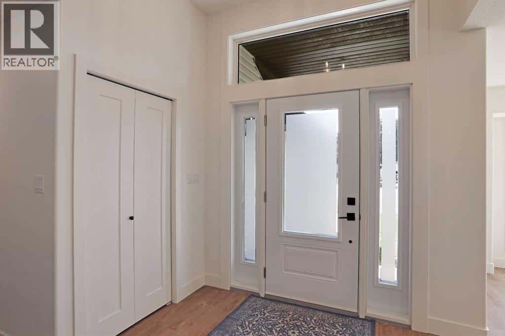 32 Fairview Close E — Brooks, Alberta - Photo 3 of 50