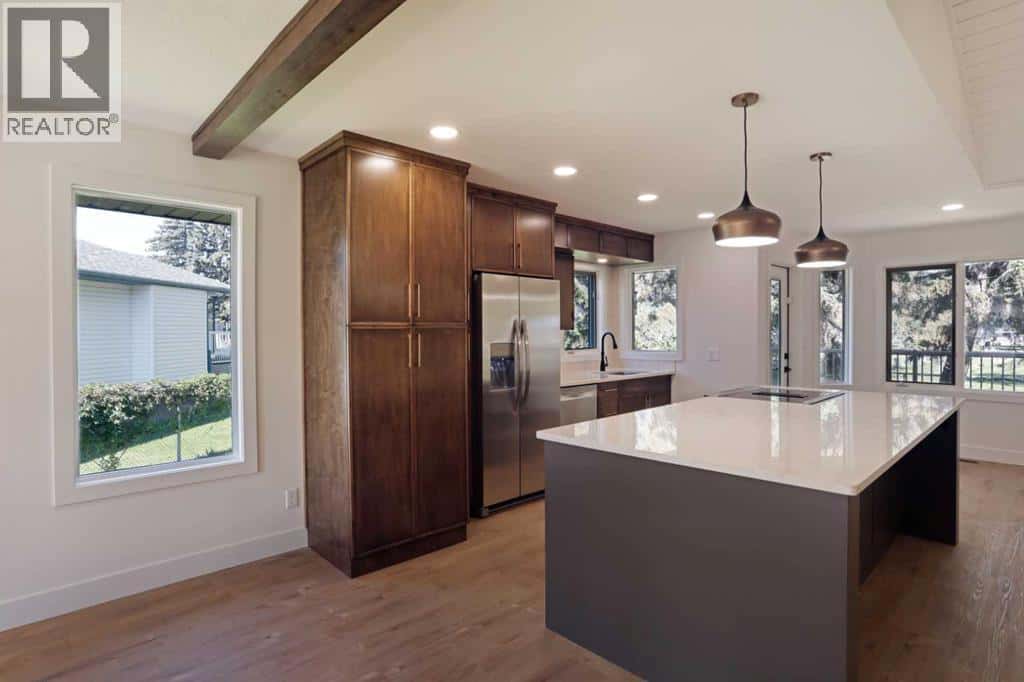 32 Fairview Close E — Brooks, Alberta - Photo 5 of 50