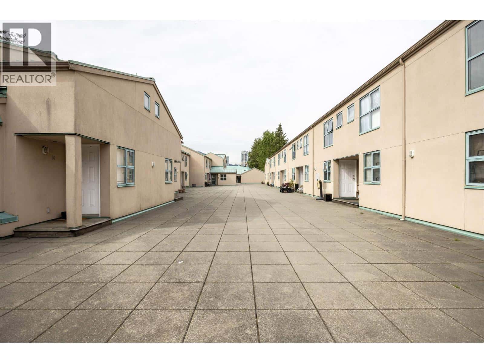 10 3200 WESTWOOD STREET — Port Coquitlam, British Columbia - Photo 4 of 13