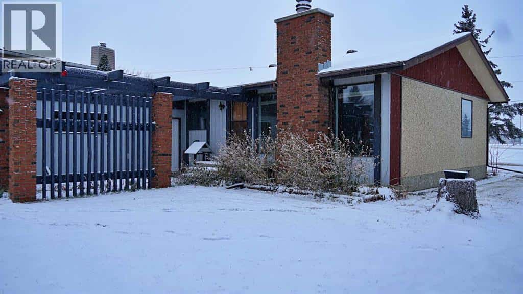 4243 48A Avenue — Vermilion, Alberta - Photo 3 of 23