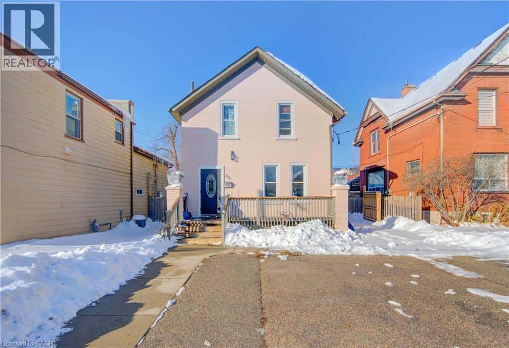 88 WELLINGTON Street N — Kitchener, Ontario - Photo 3 of 33