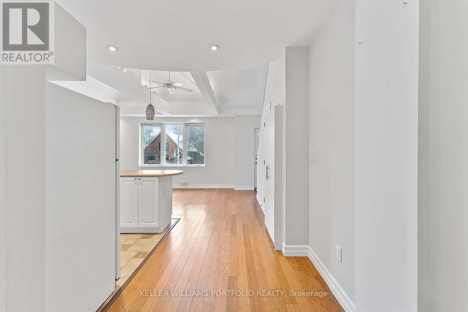 4 - 546 EGLINTON AVENUE E — Toronto (Mount Pleasant East), Ontario - Photo 4 of 32