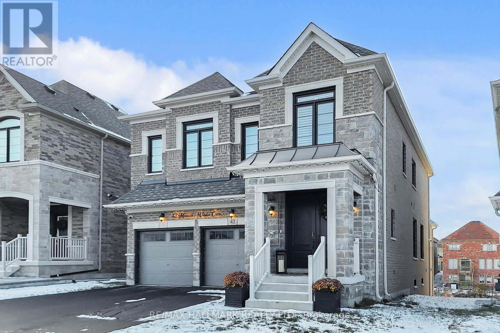 42 MEADOW VISTA CRESCENT — East Gwillimbury (Holland Landing), Ontario - Photo 2 of 50