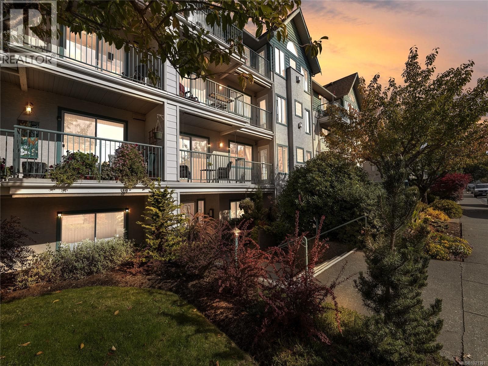 302 275 First St — Duncan, British Columbia - Main photo