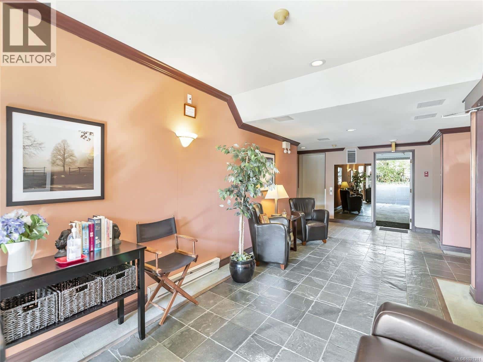 302 275 First St — Duncan, British Columbia - Photo 3 of 63