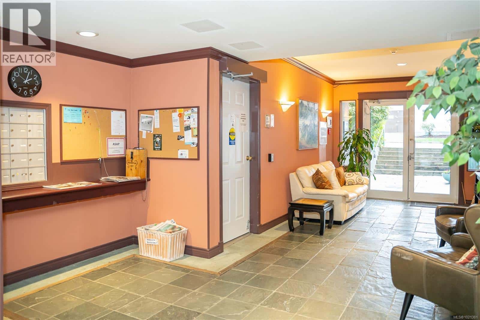 302 275 First St — Duncan, British Columbia - Photo 4 of 63