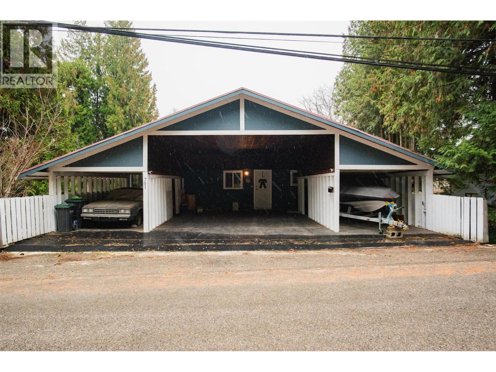 701 10th Avenue — Castlegar, British Columbia - Main photo