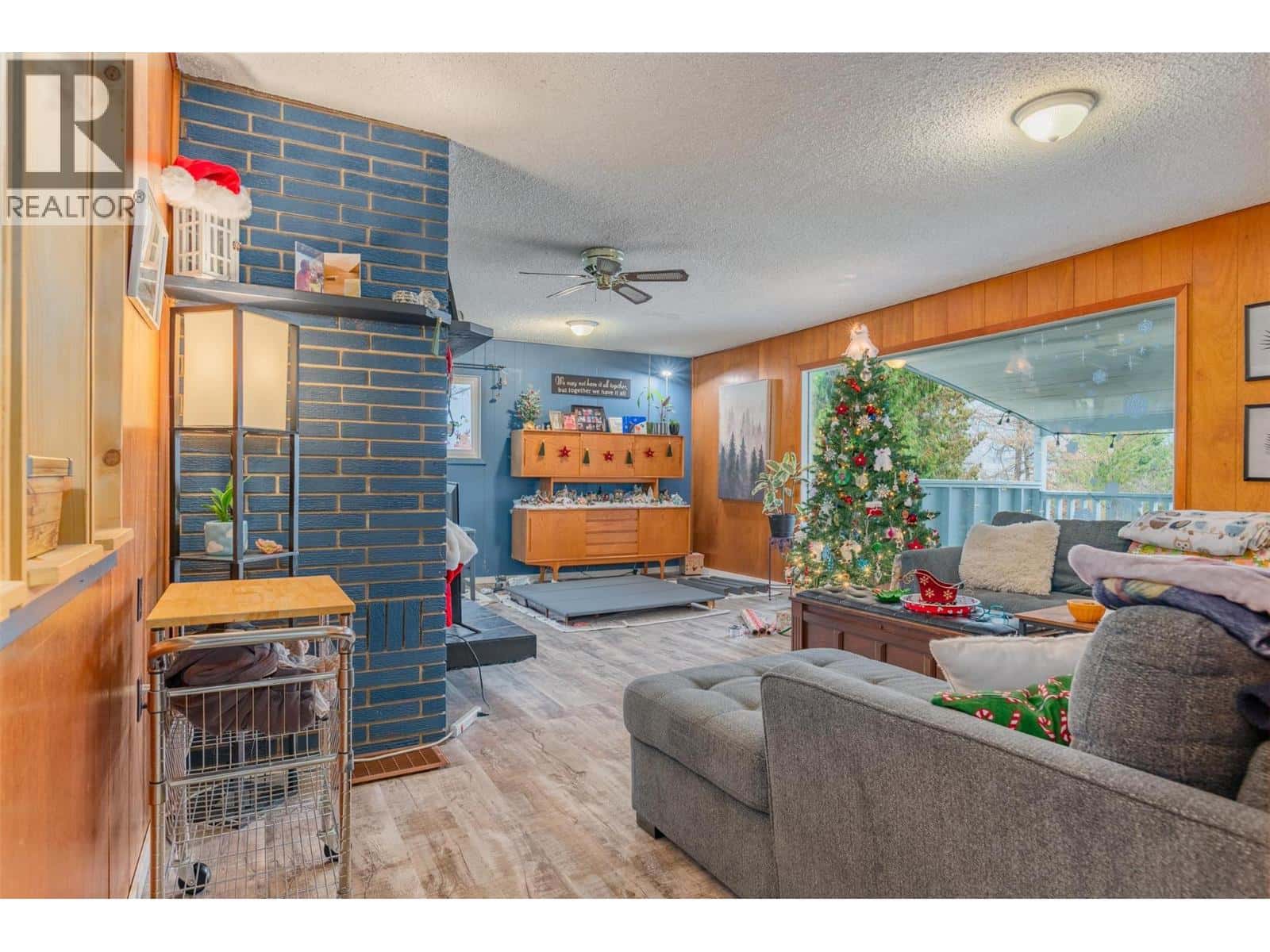 701 10th Avenue — Castlegar, British Columbia - Photo 5 of 89