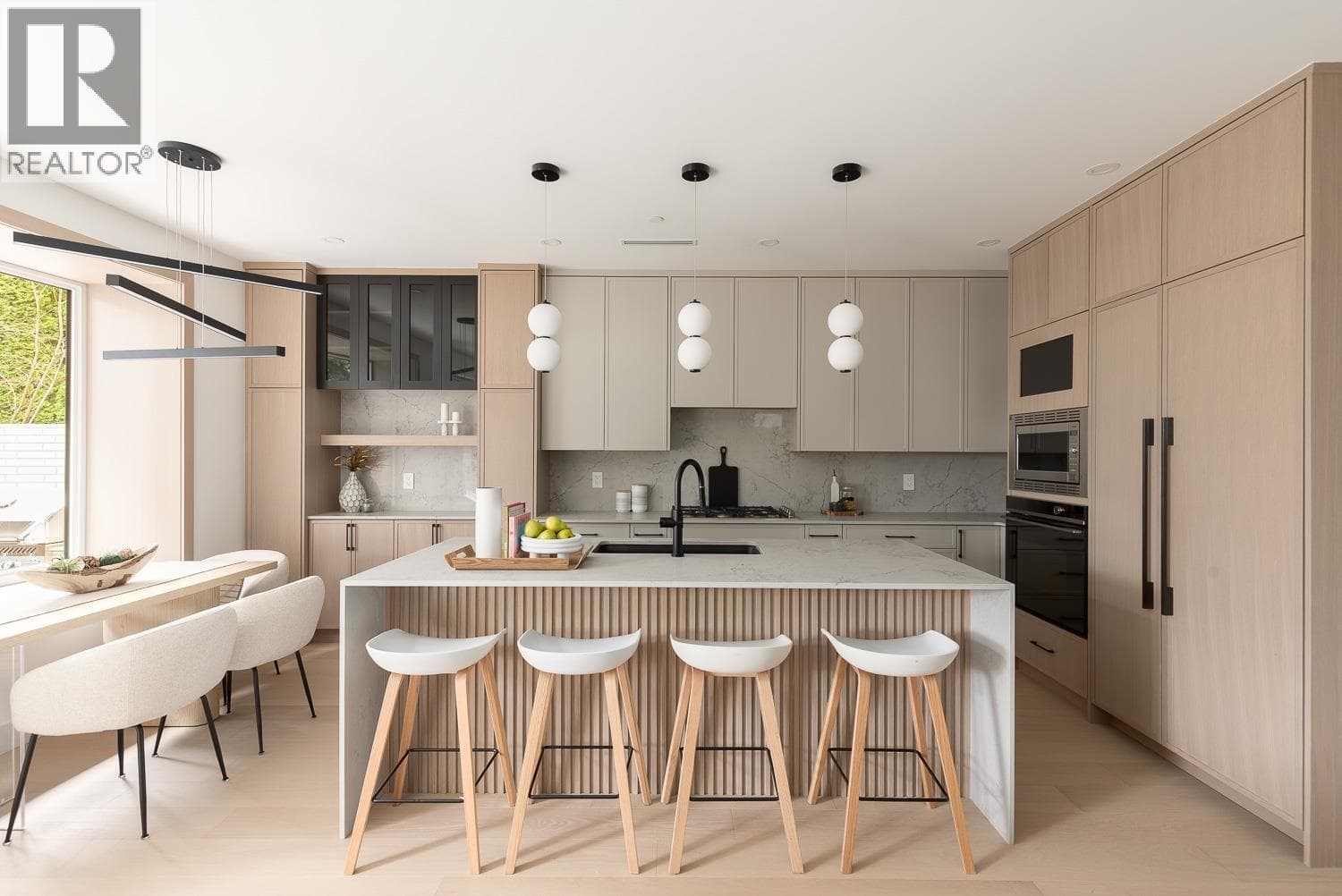 2 475 W 20TH AVENUE — Vancouver, British Columbia - Main photo