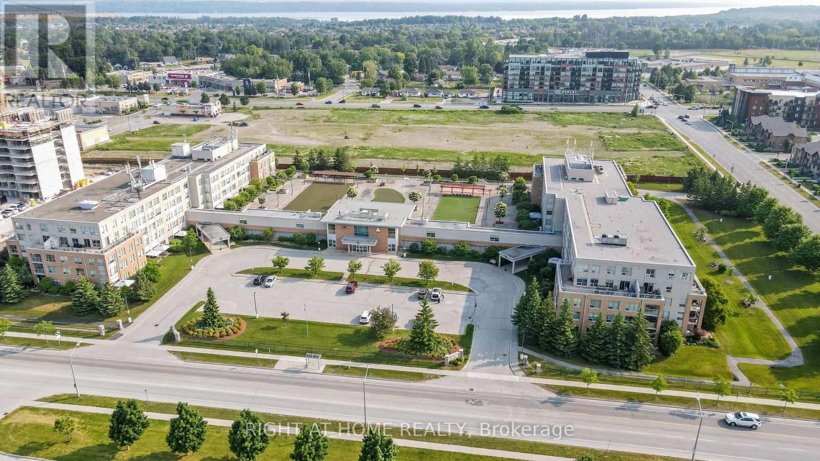 402 - 94 DEAN AVENUE — Barrie (Painswick South), Ontario - Photo 5 of 35