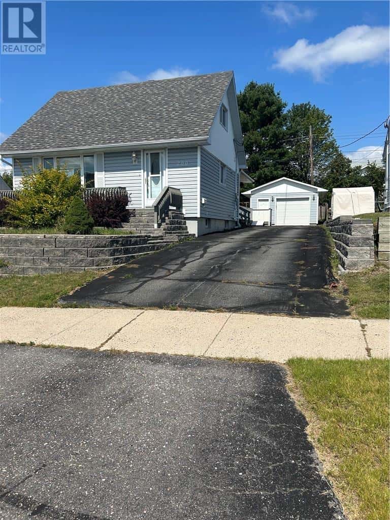 200 Hillside Drive S — Elliot Lake, Ontario - Photo 2 of 35