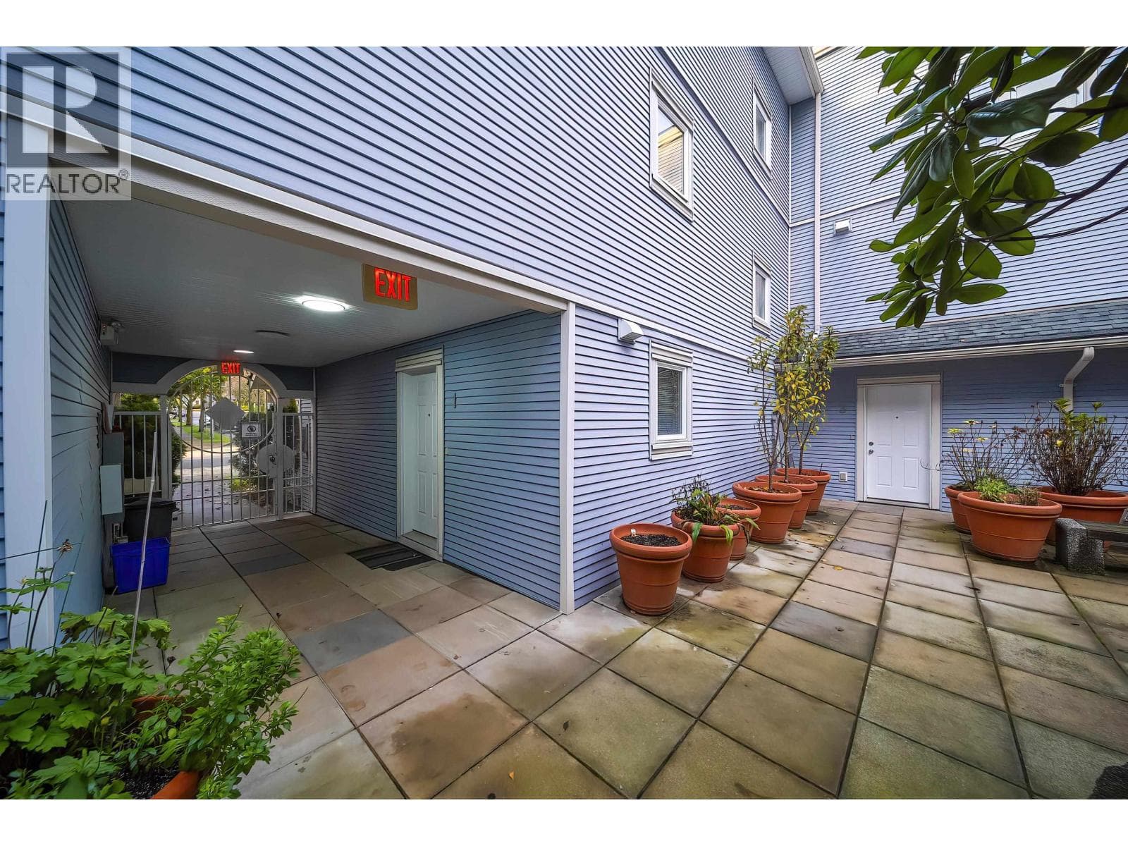 03 7128 17TH AVENUE — Burnaby, British Columbia - Main photo