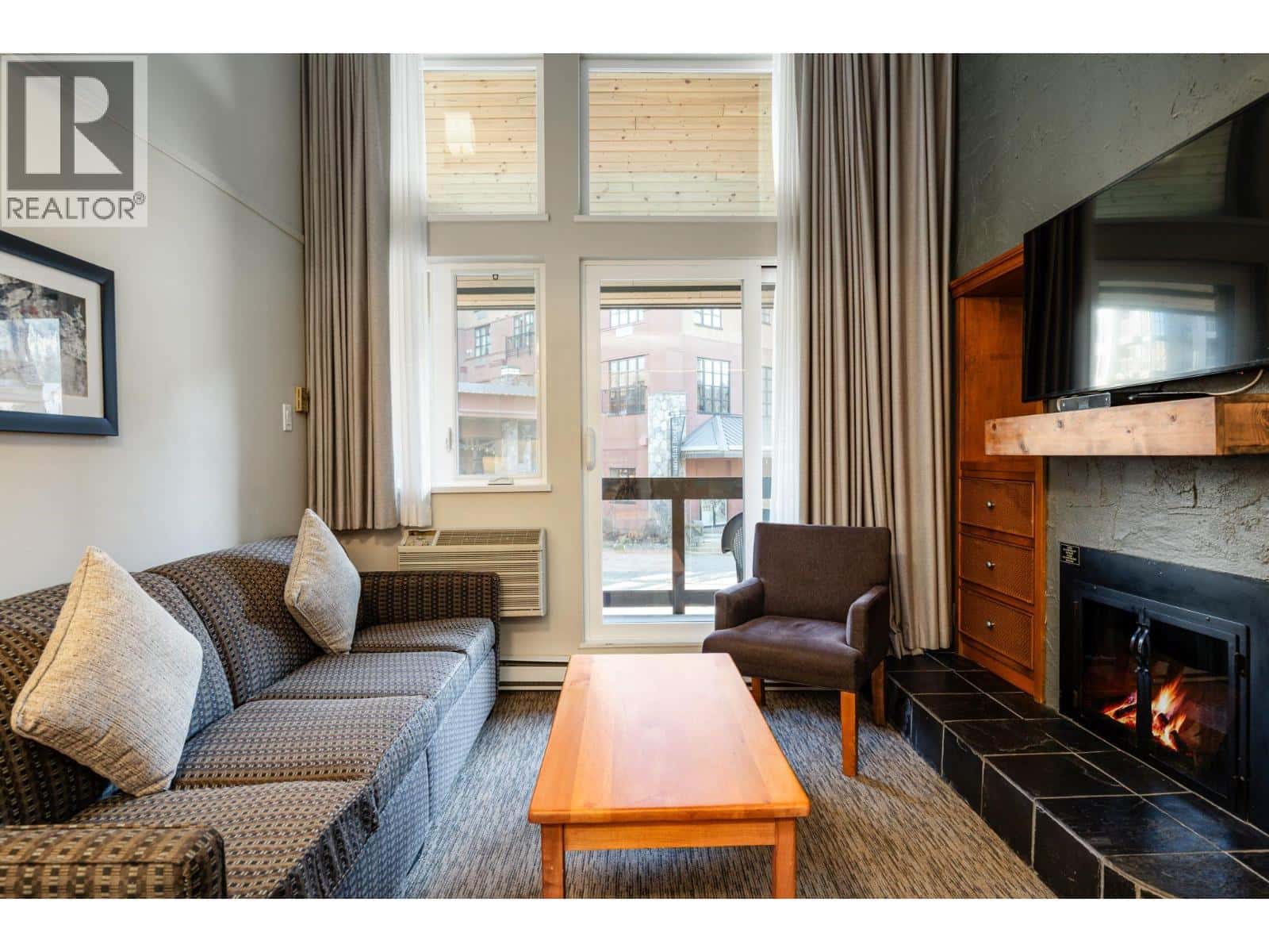 210 4420 SUNDIAL PLACE — Whistler, British Columbia - Photo 2 of 20