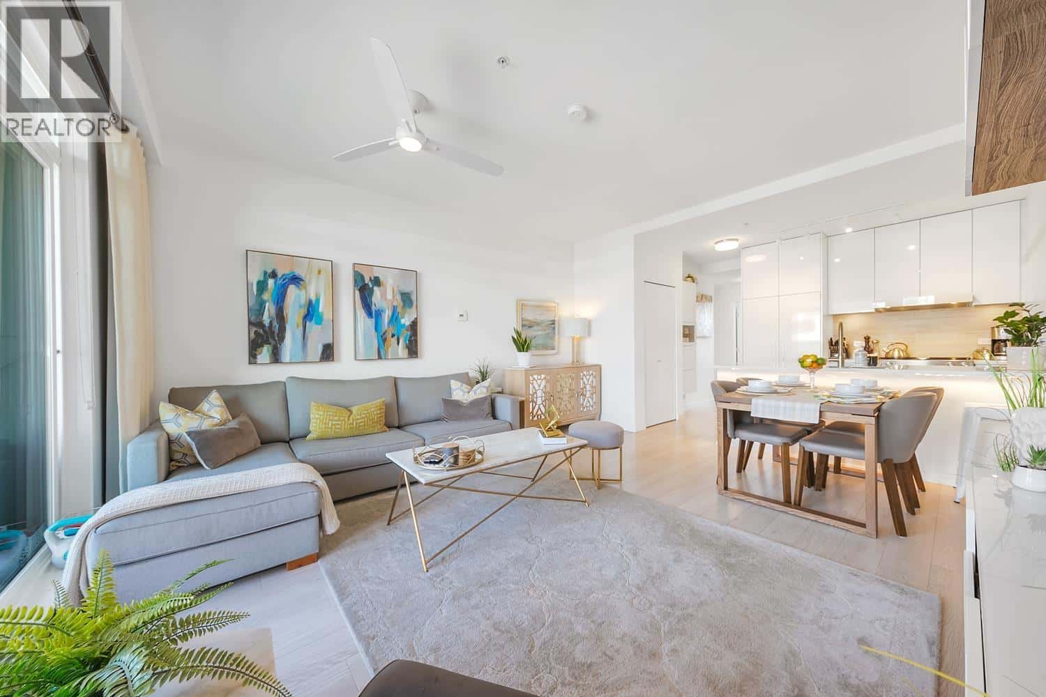 410 711 W 14TH STREET — North Vancouver, British Columbia - Photo 2 of 25